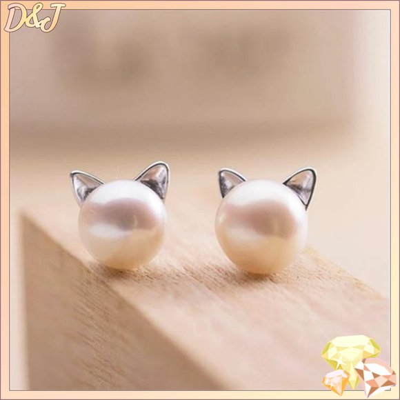 Diamonds & Jules Other - 💎✨😻 Pearl Cat Earrings